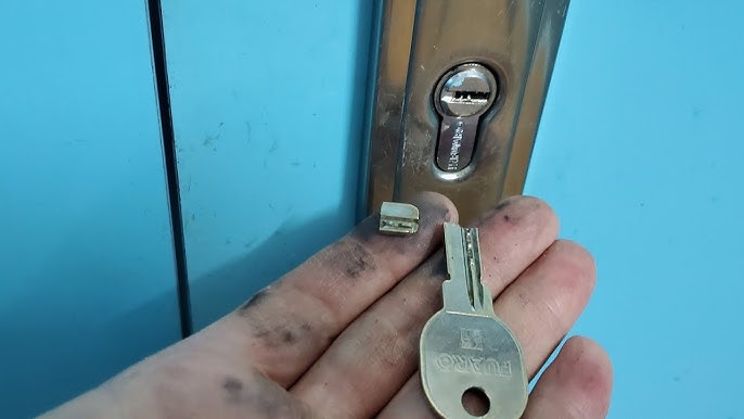 сломался ключ в замке